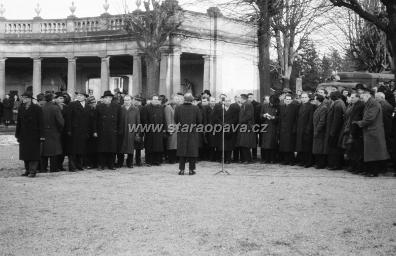 pohrebpetrbezruc23.jpg - Městský hřbitov