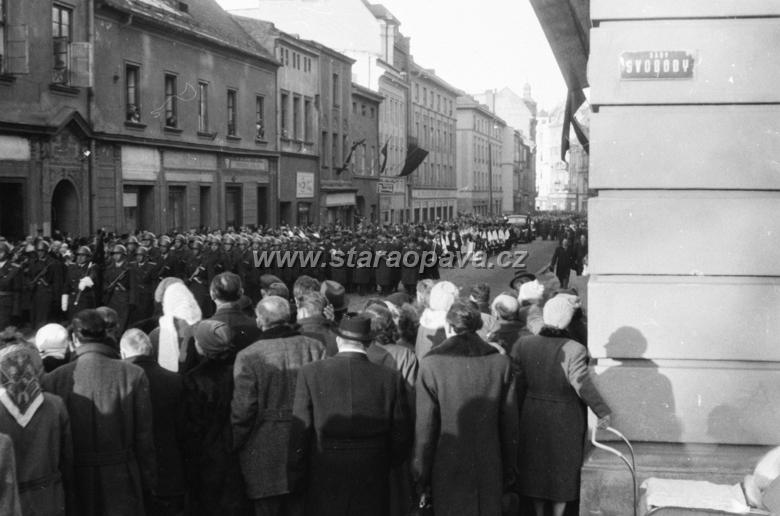 pohrebpetrbezruc30.jpg - Ostrožná ulice