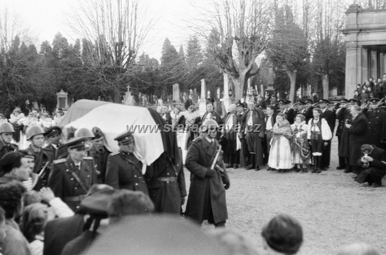 pohrebpetrbezruc31.jpg - Městský hřbitov
